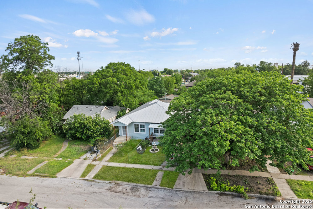 1327 W French