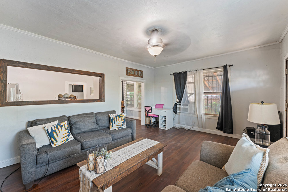1327 W French