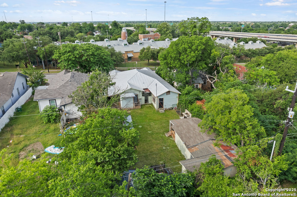 1327 W French
