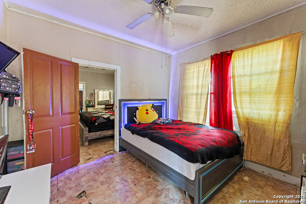 1327 W French