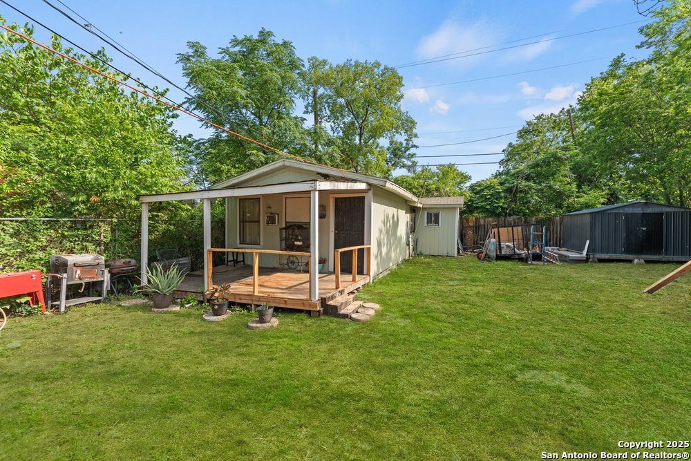 1327 W French