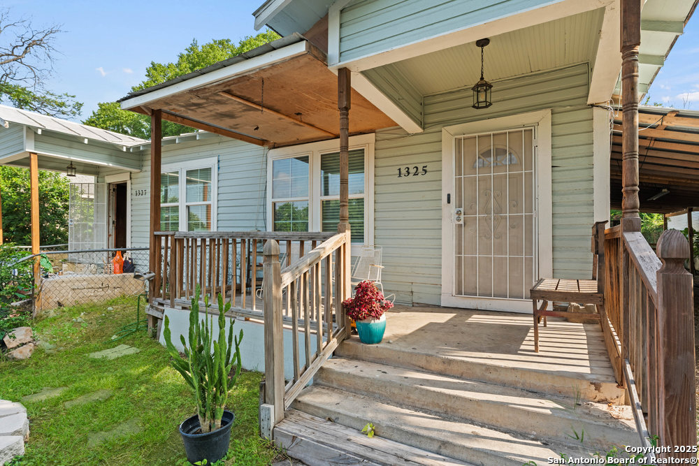 1327 W French