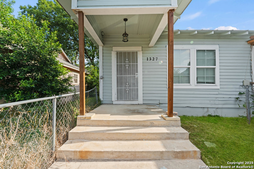 1327 W French