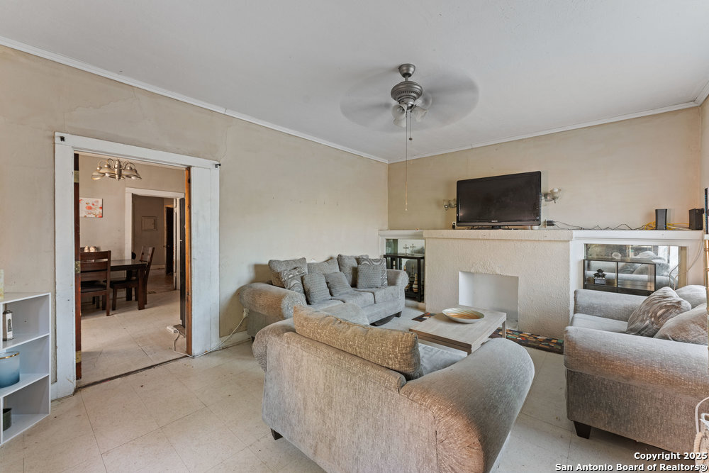 1327 W French