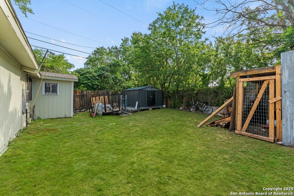 1327 W French