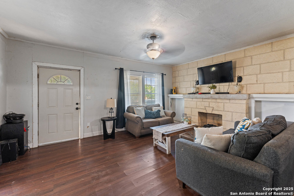 1327 W French