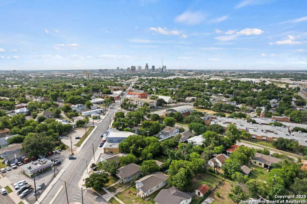 1327 W French
