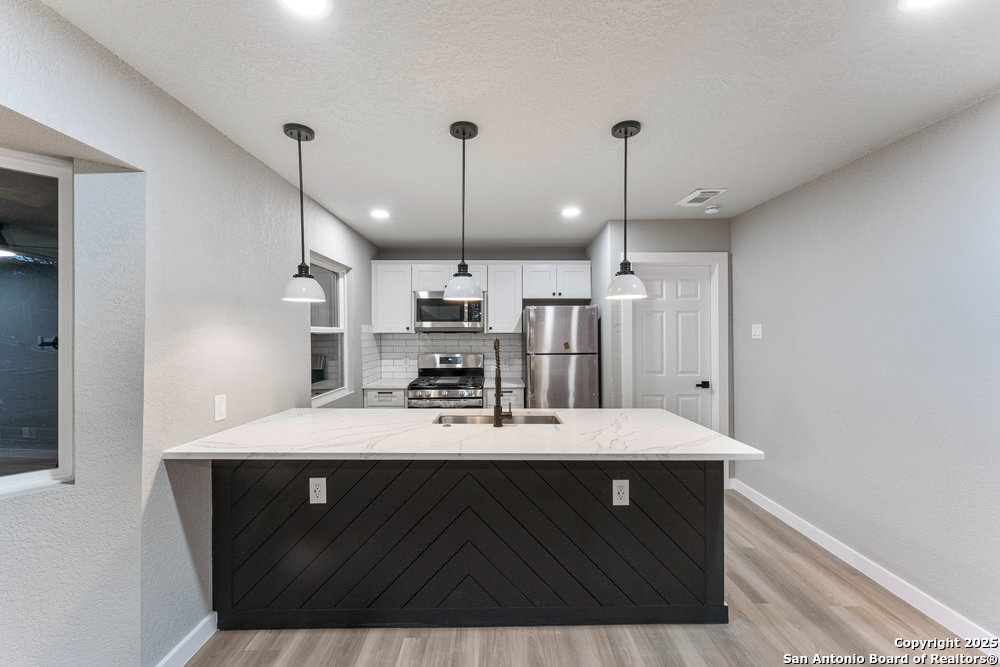 438 SCOTTY DR