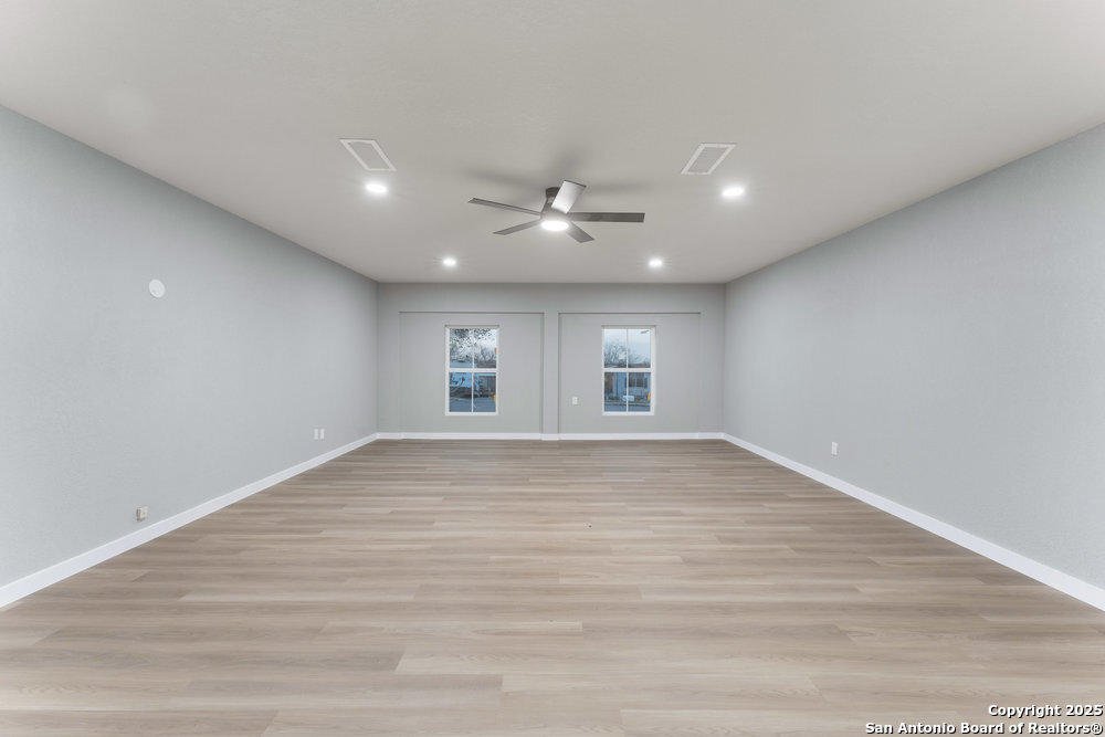 438 SCOTTY DR