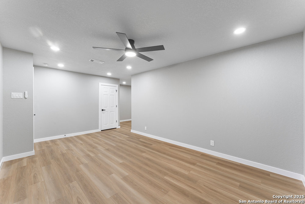 438 SCOTTY DR