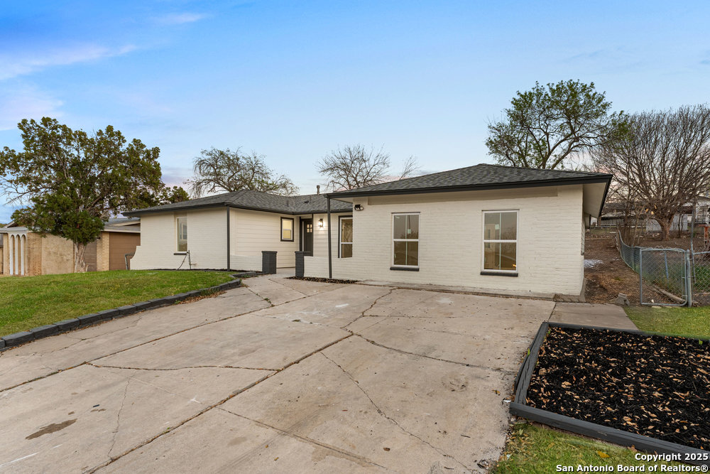 438 SCOTTY DR