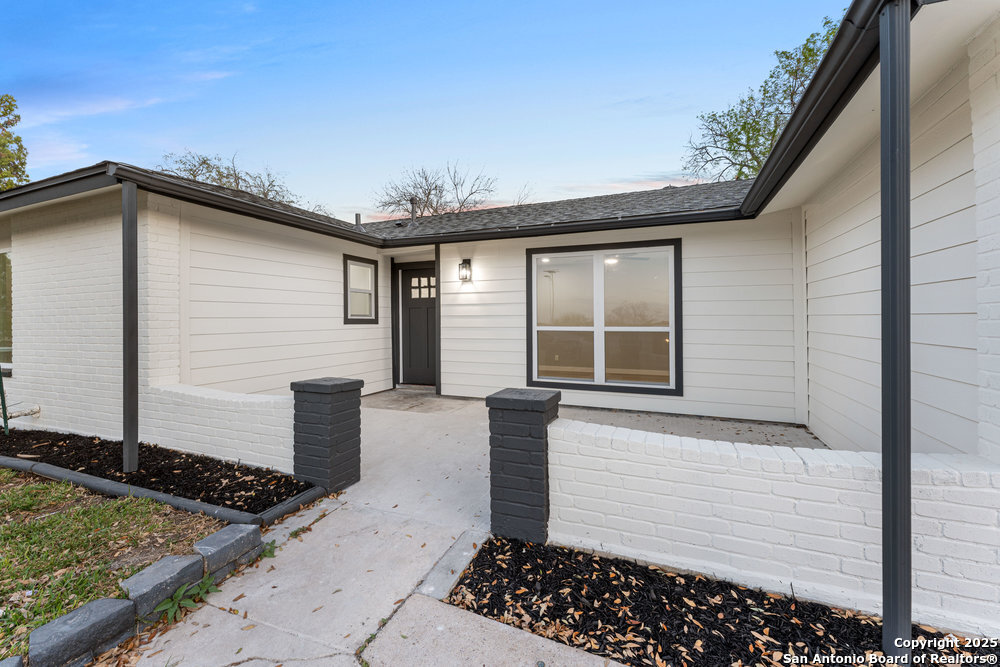 438 SCOTTY DR