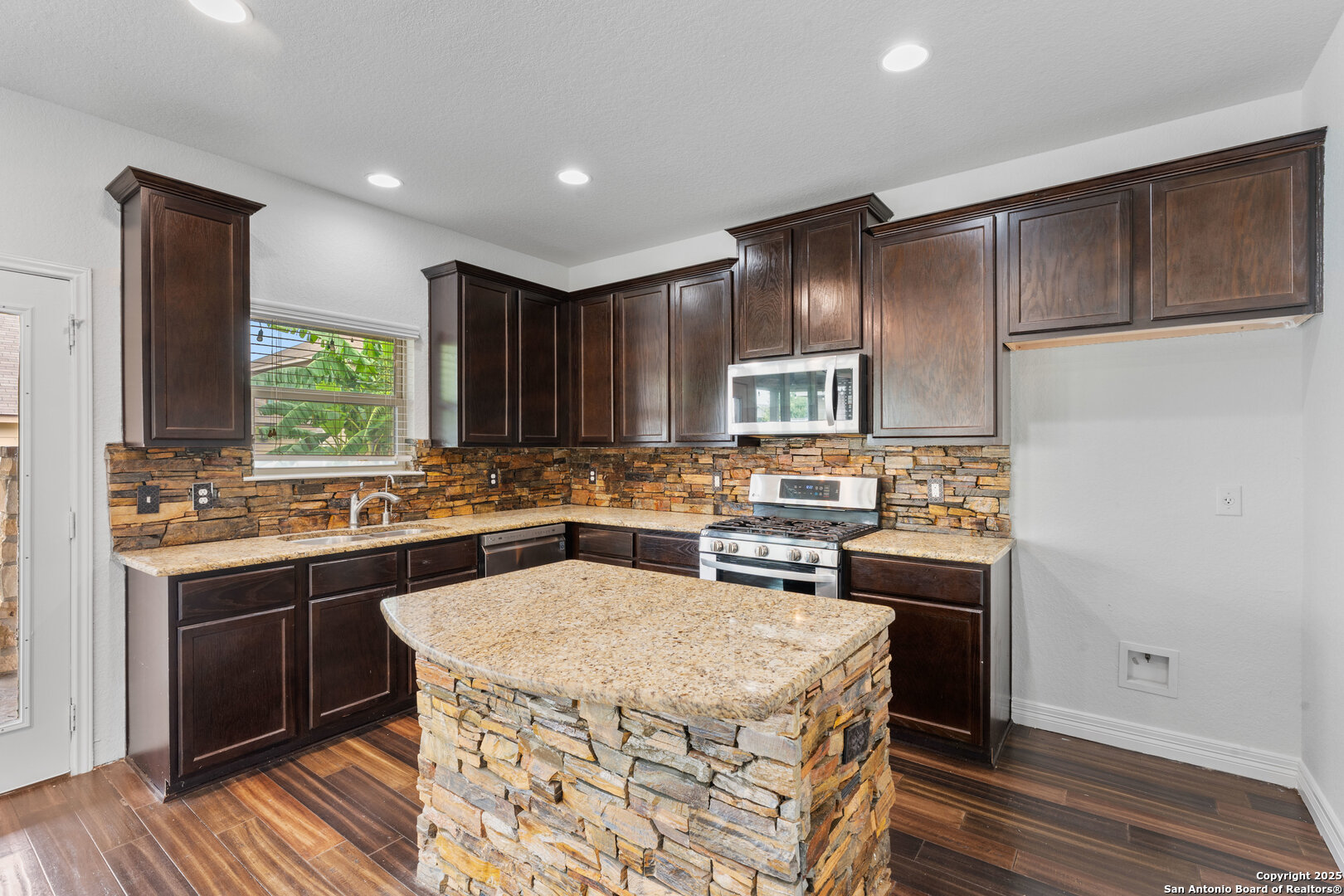 1115 CASPIAN PT
