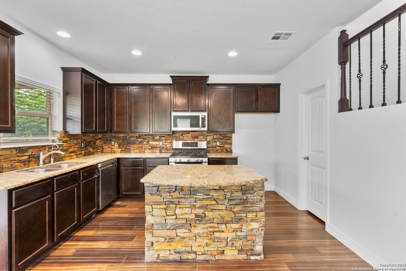 1115 CASPIAN PT