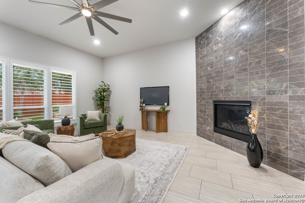 14307 Hill Prince