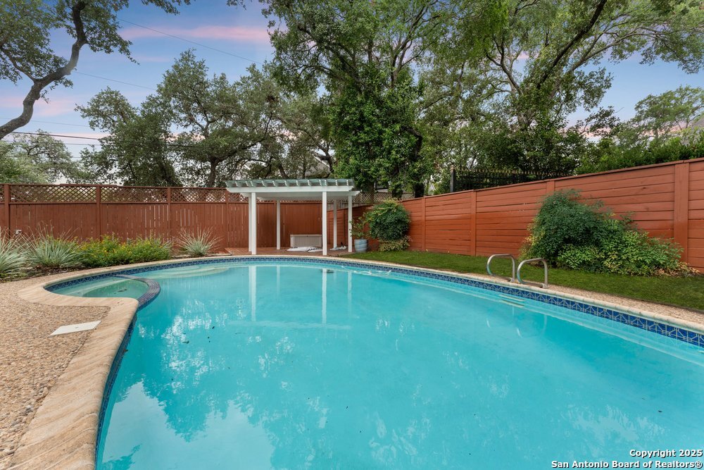 14307 Hill Prince
