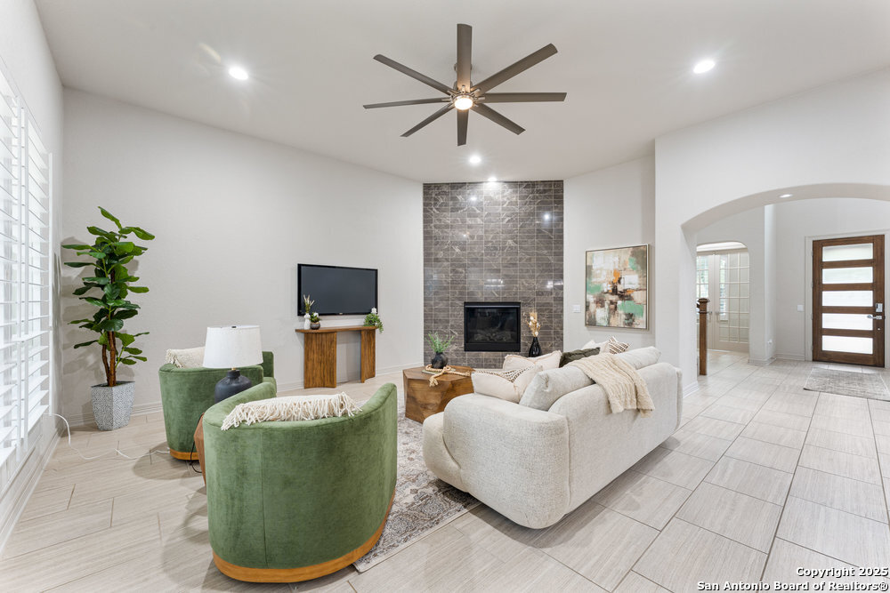 14307 Hill Prince