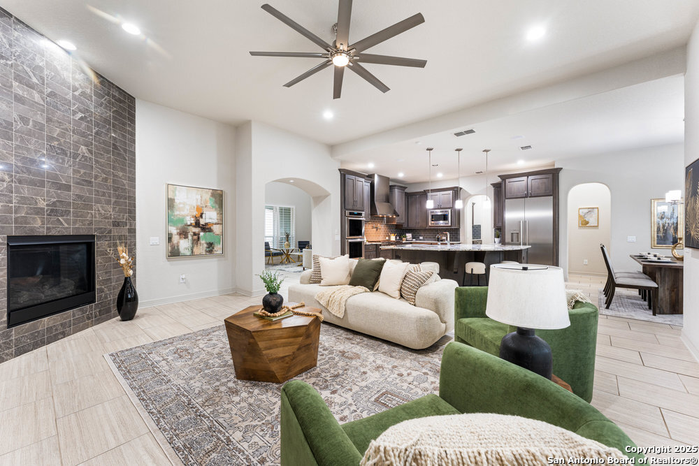 14307 Hill Prince