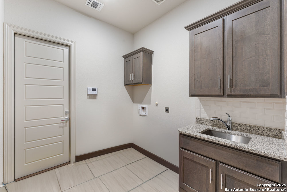 14307 Hill Prince