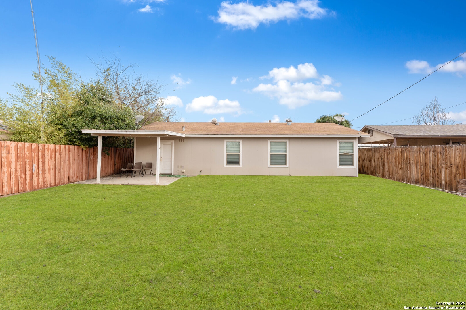 910 REXFORD DR
