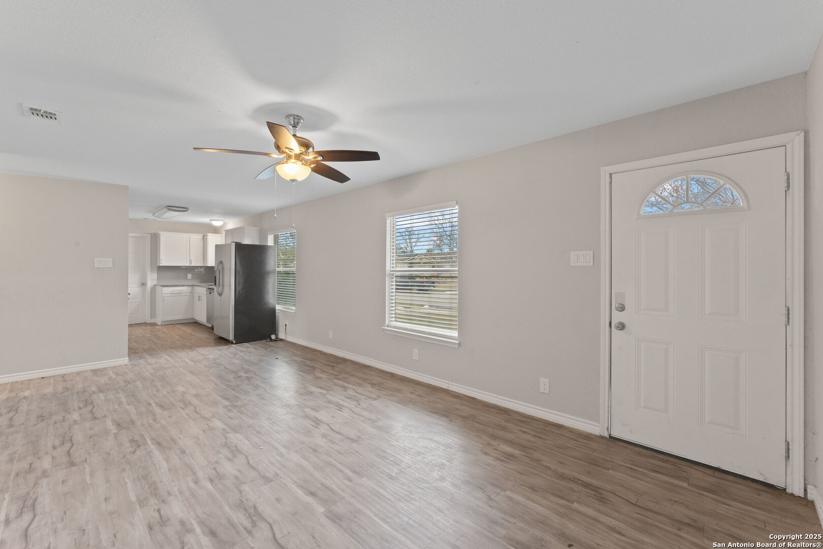 910 REXFORD DR