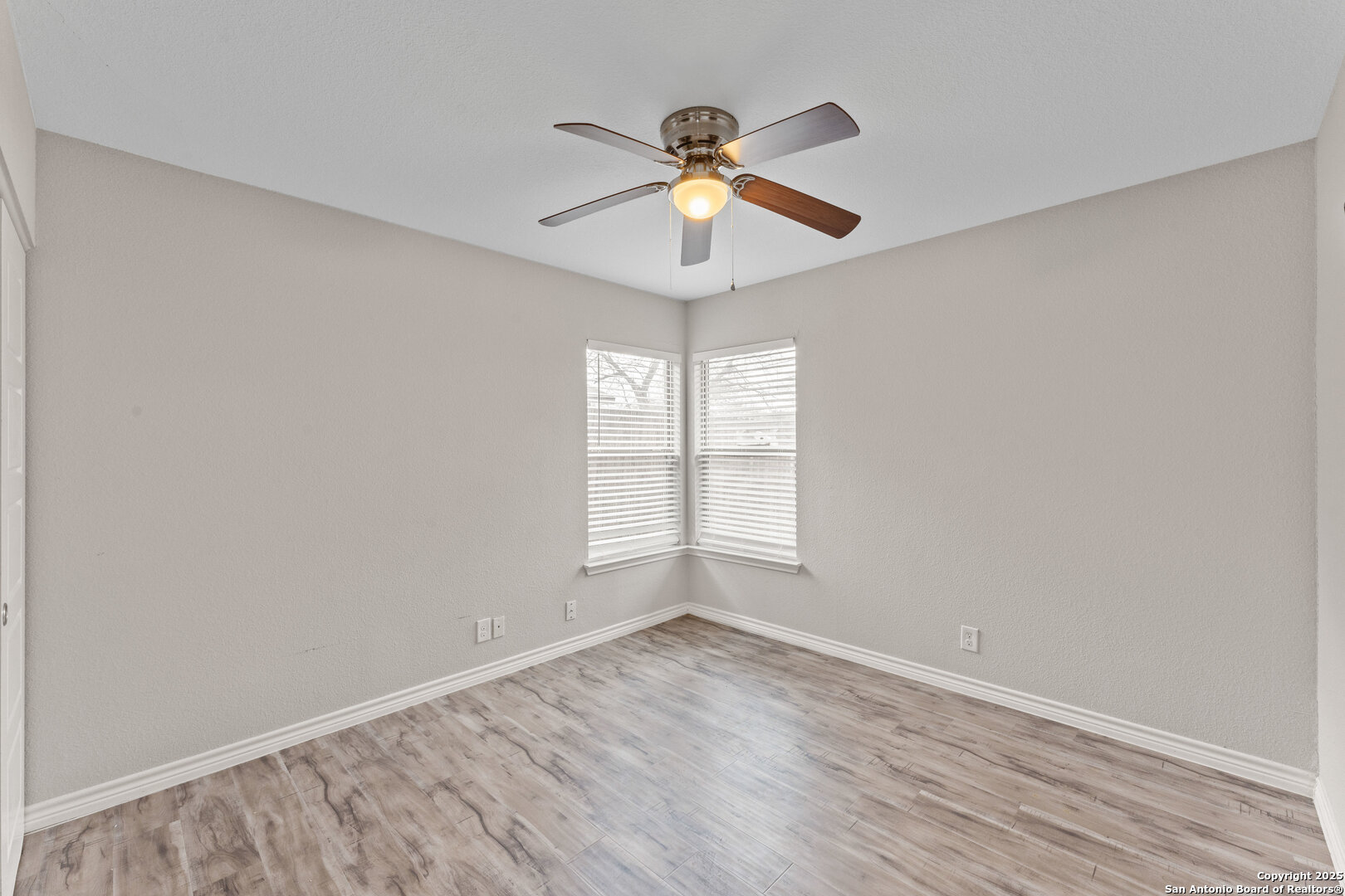 910 REXFORD DR