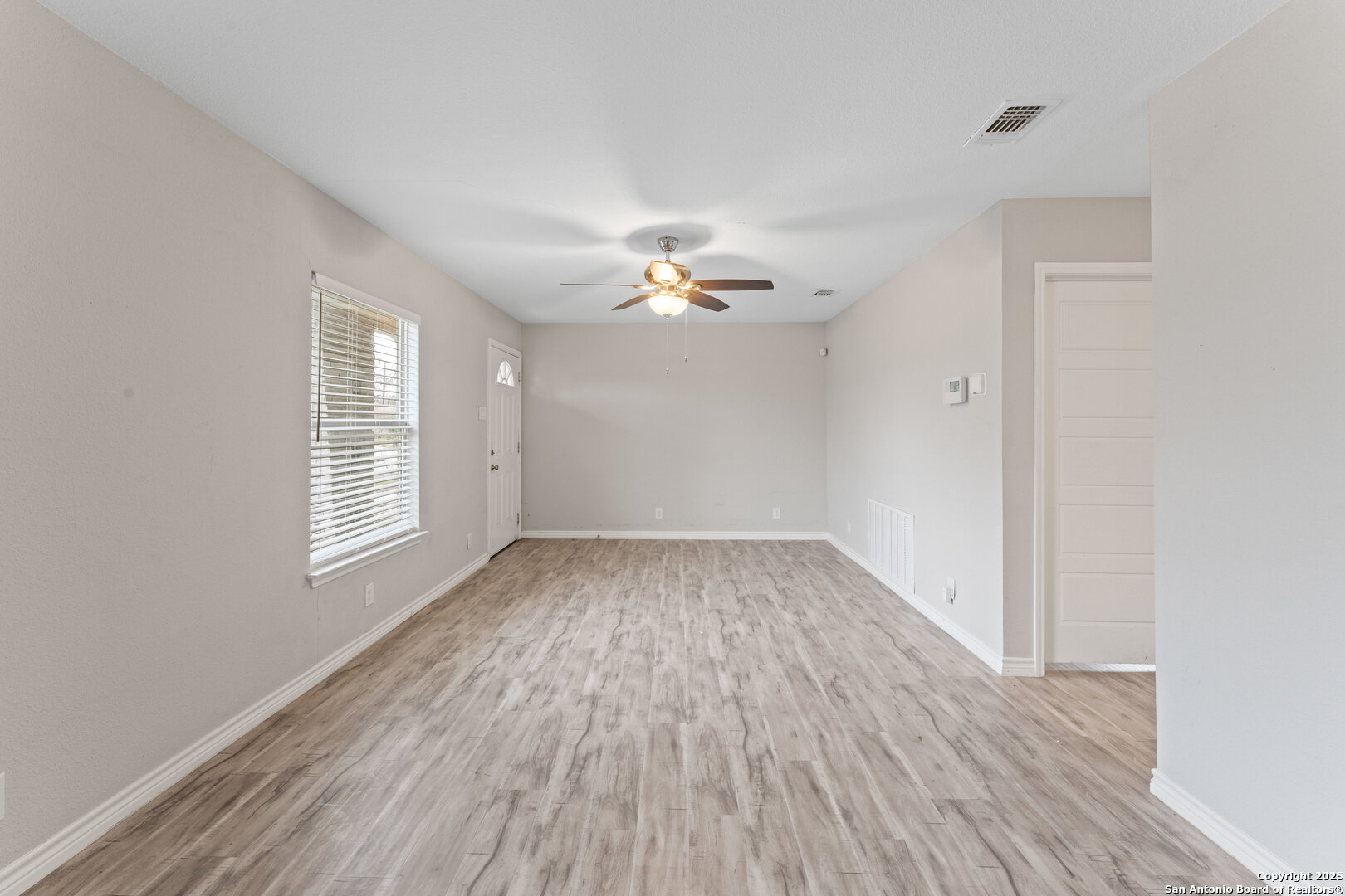 910 REXFORD DR