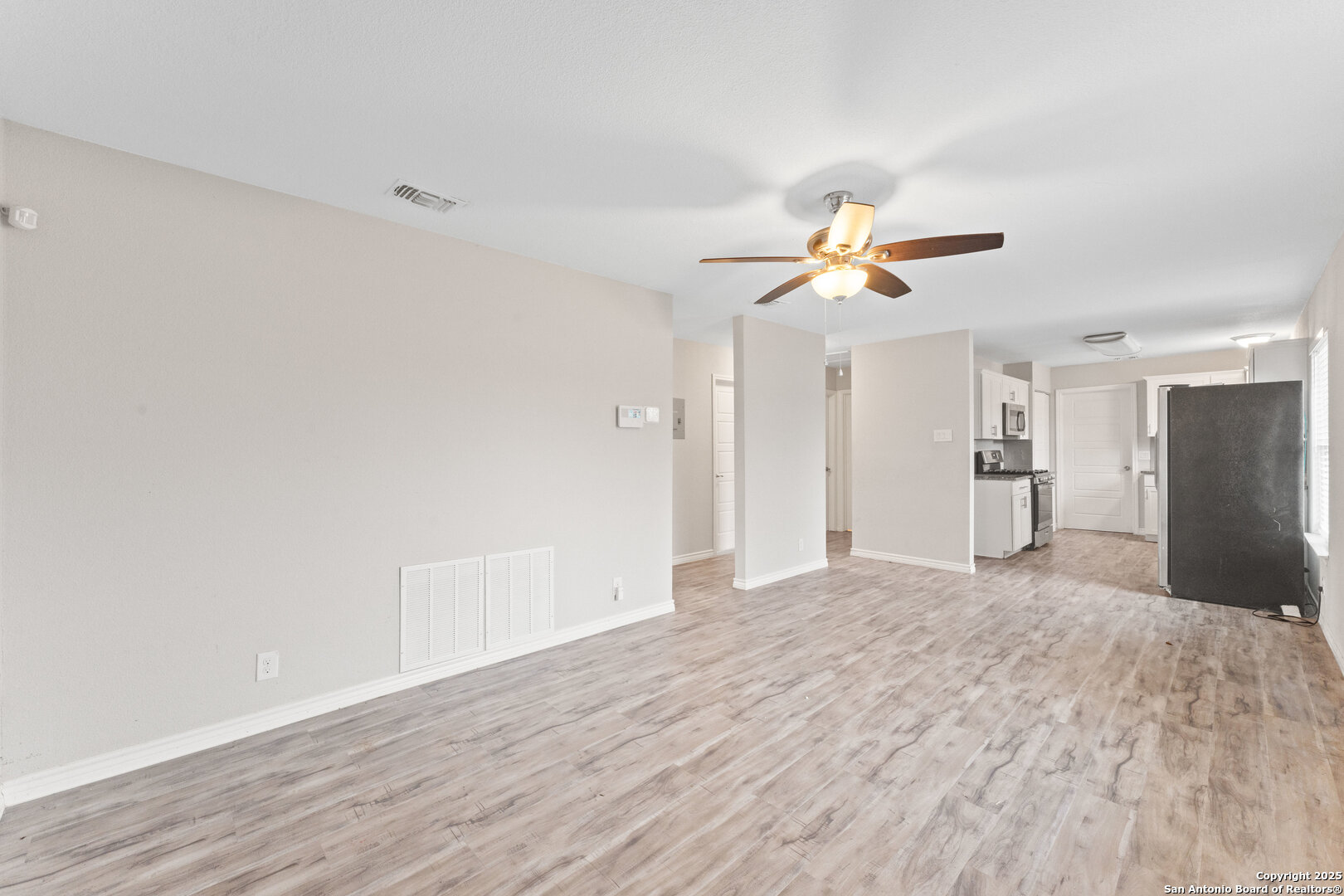 910 REXFORD DR
