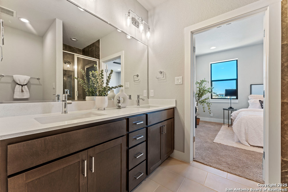7946 Kennedy Hill