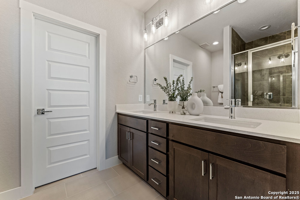 7946 Kennedy Hill