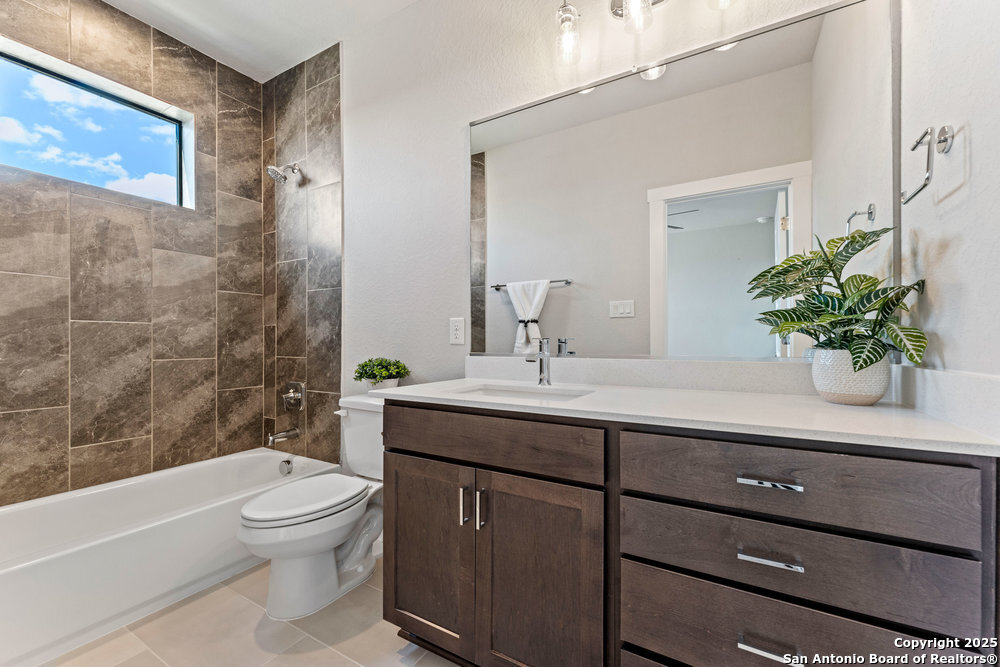 7946 Kennedy Hill