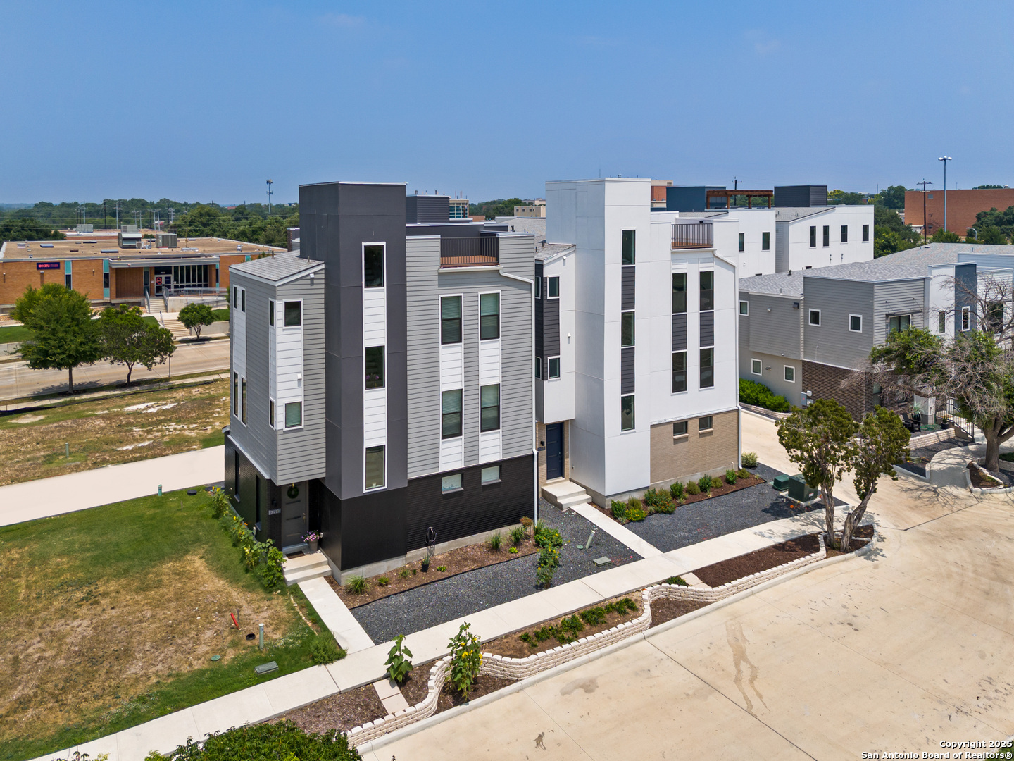 7946 Kennedy Hill