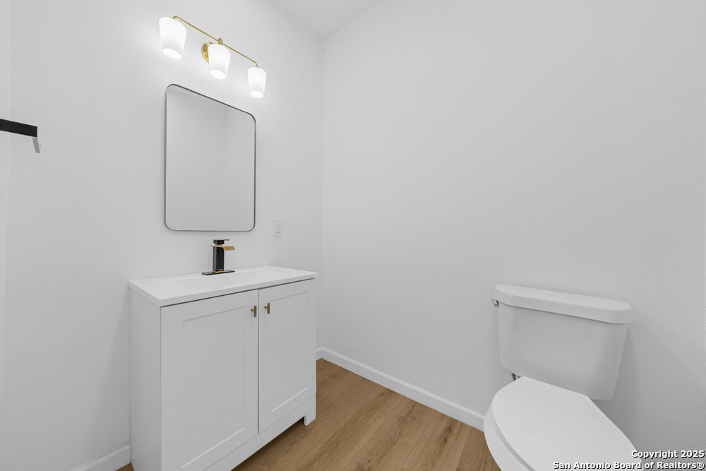 1407 W Mistletoe