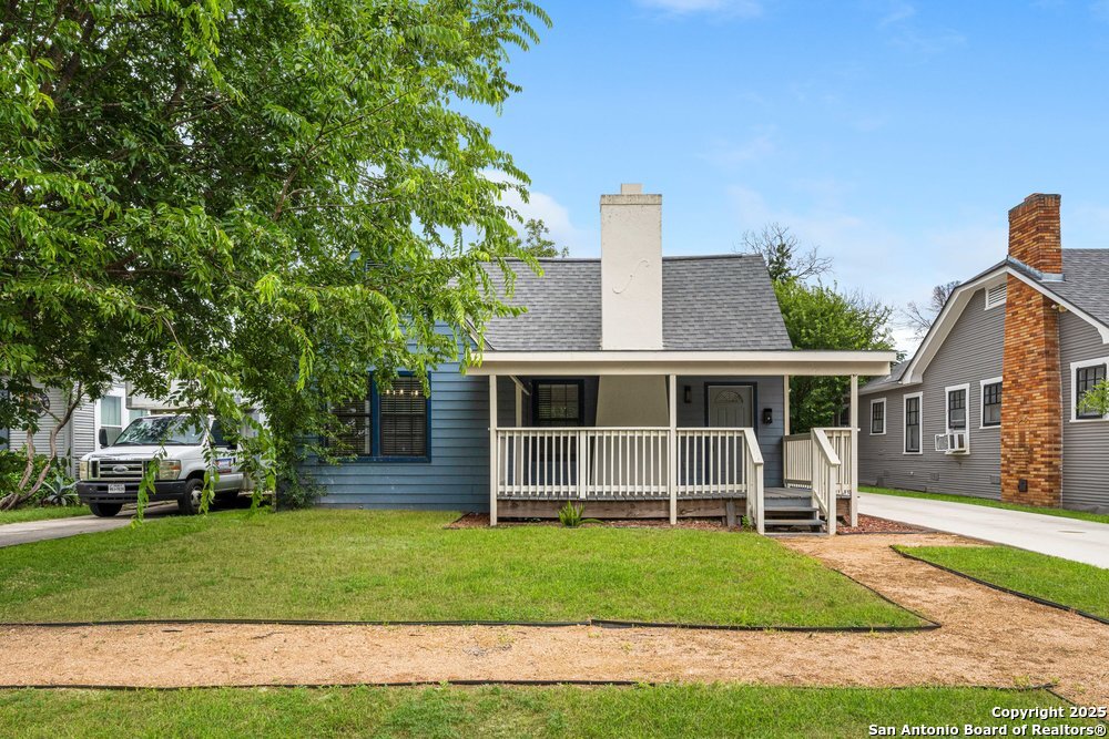 1407 W Mistletoe