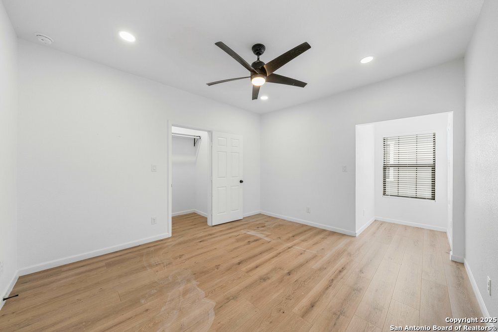 1407 W Mistletoe