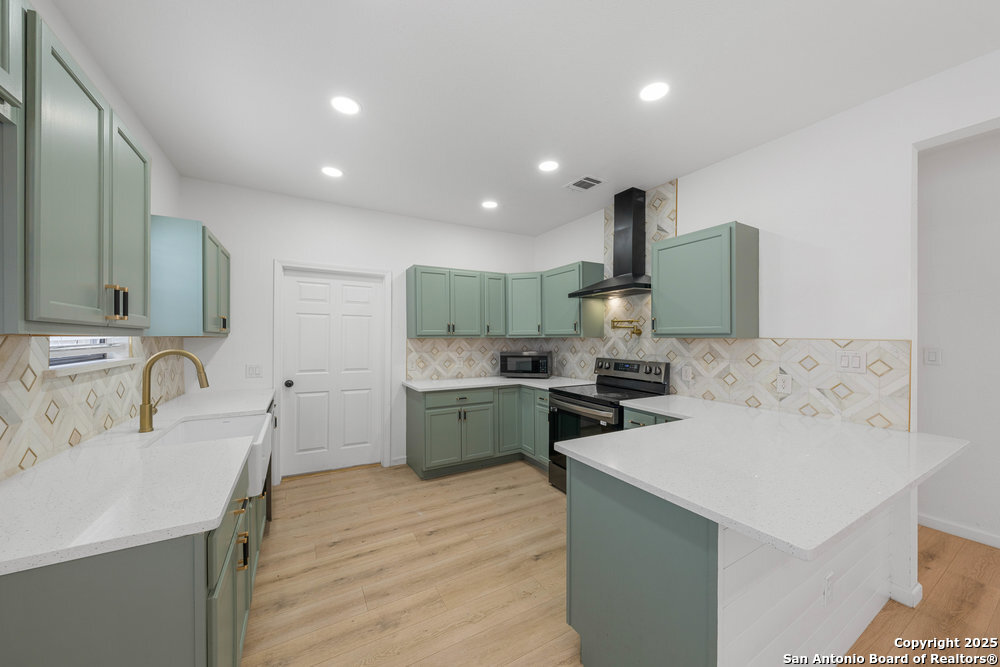 1407 W Mistletoe