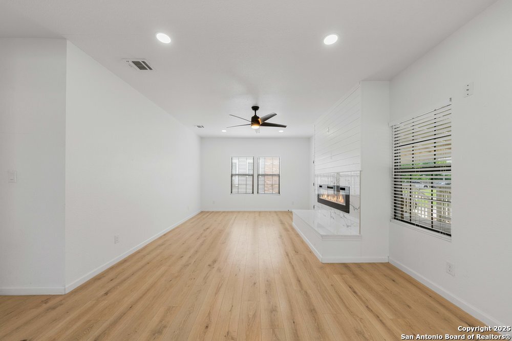 1407 W Mistletoe
