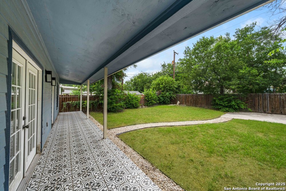 1407 W Mistletoe