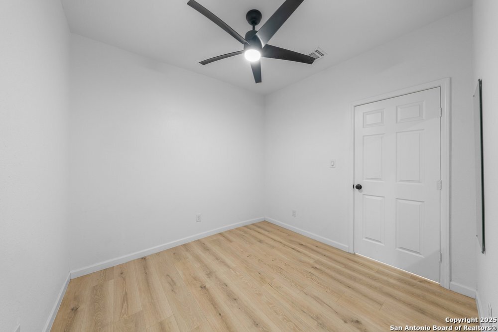 1407 W Mistletoe