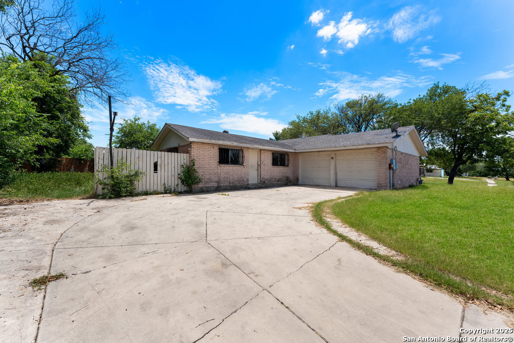 202 Estate Dr