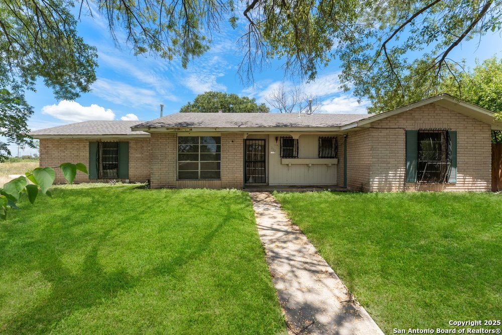 202 Estate Dr