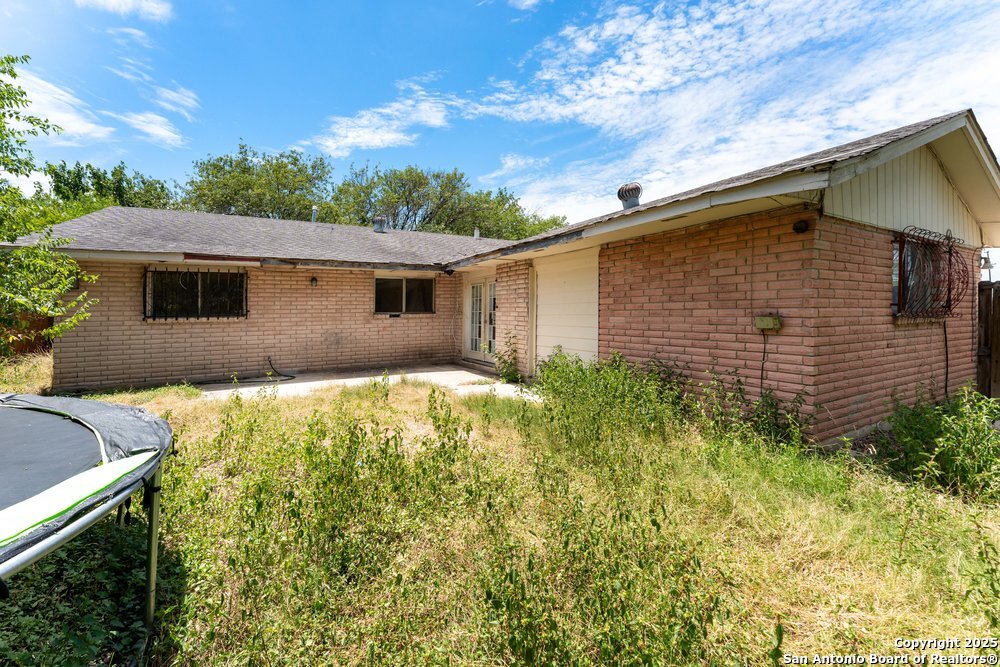 202 Estate Dr