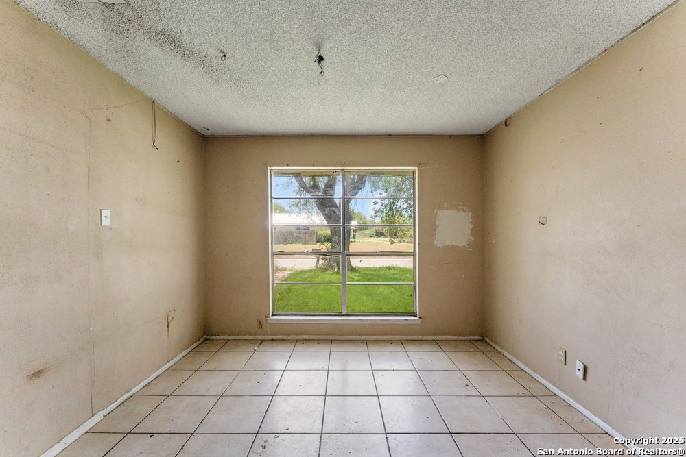 202 Estate Dr