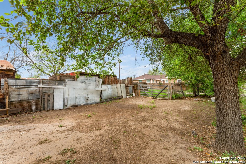 373 Avenue I