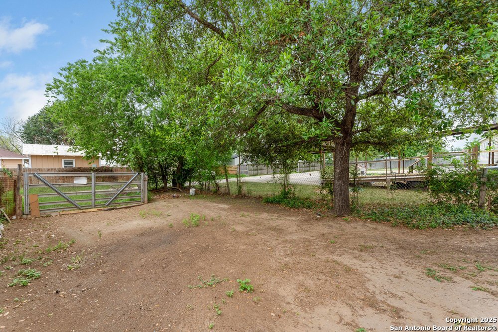 373 Avenue I
