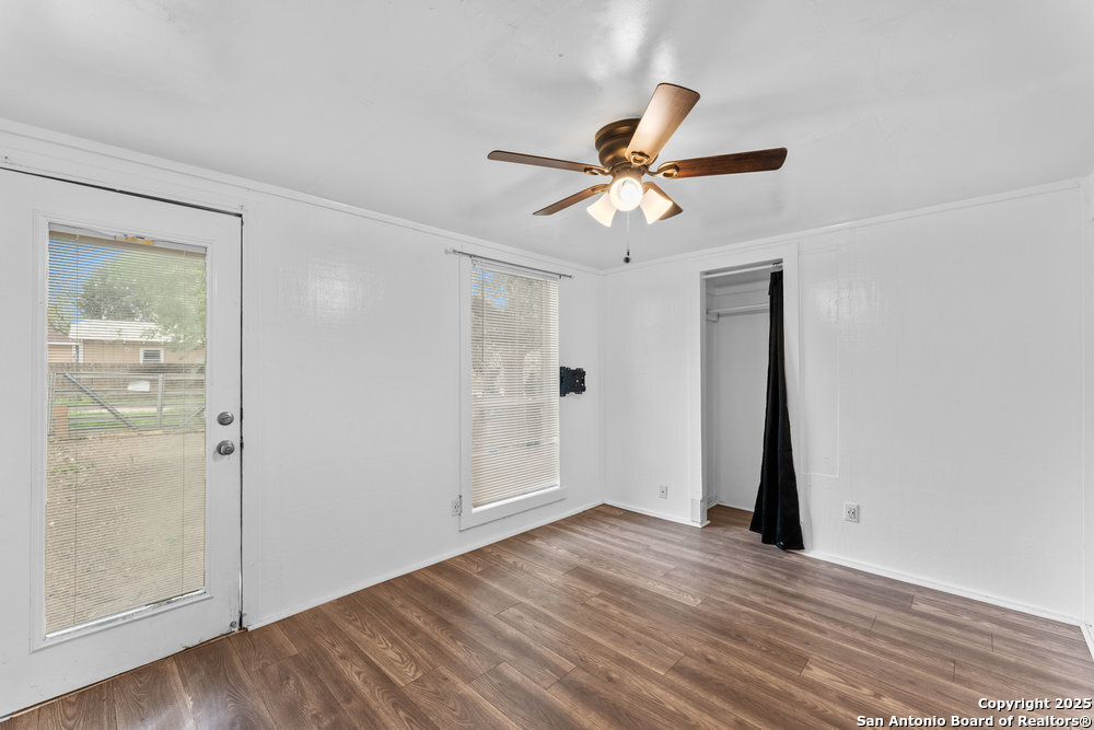 373 Avenue I