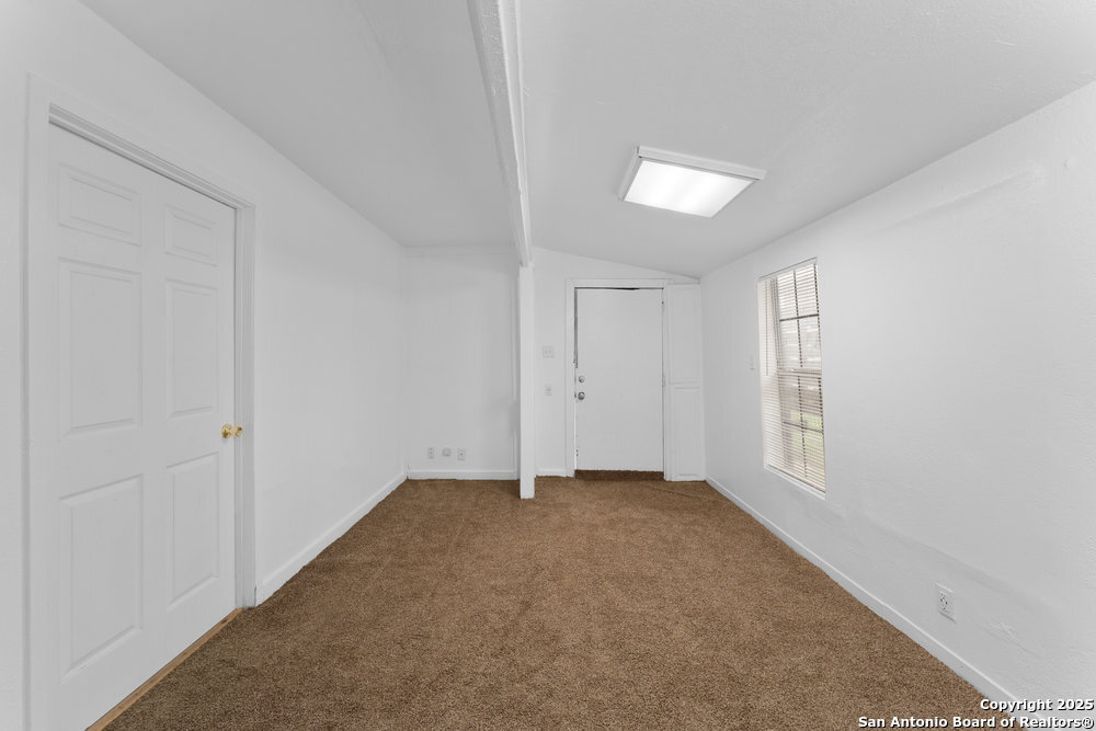 373 Avenue I
