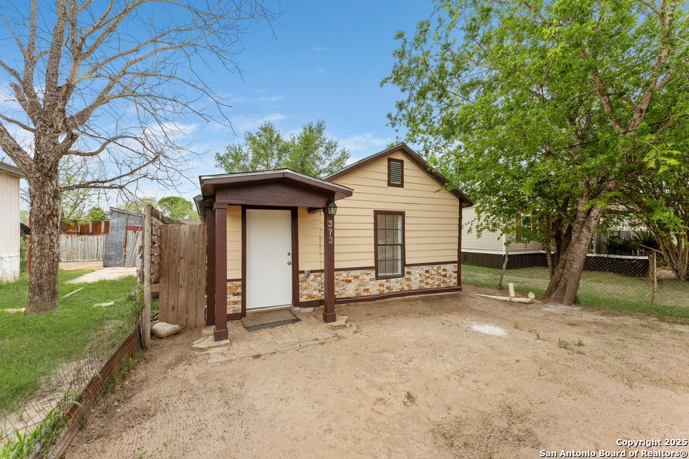 373 Avenue I