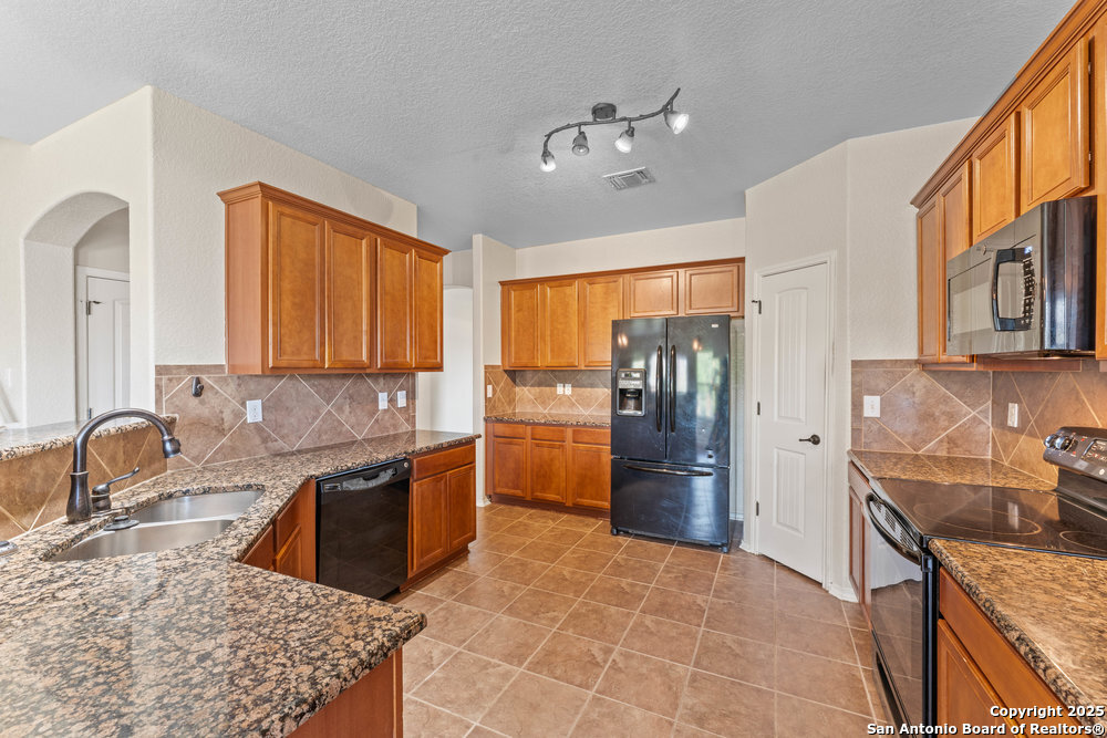 8407 Apache Bend