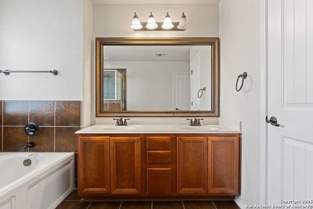 8407 Apache Bend